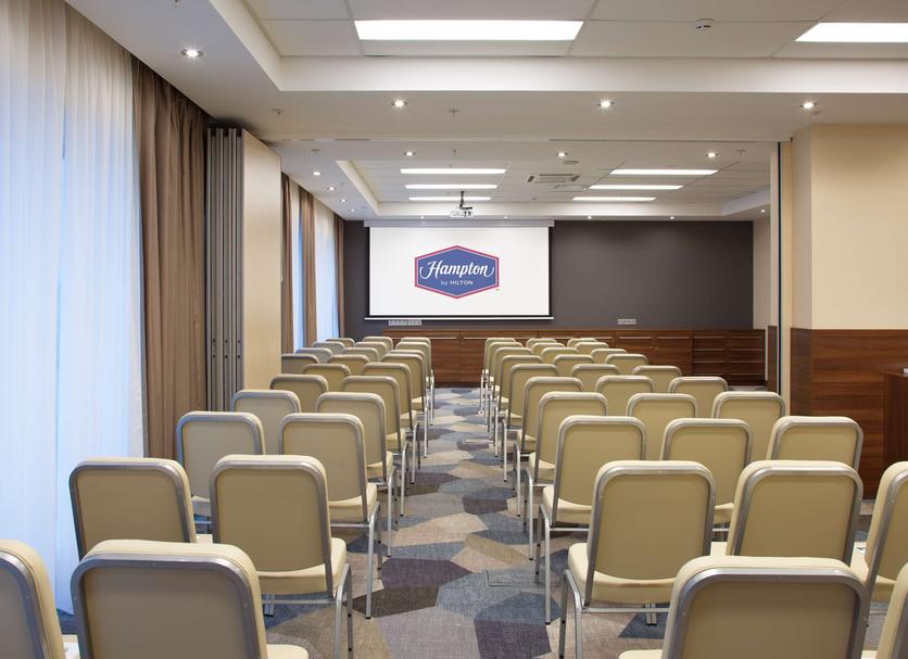 Ruang konferensi Foto