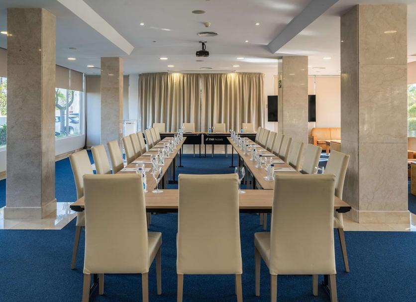 Ruang konferensi Foto