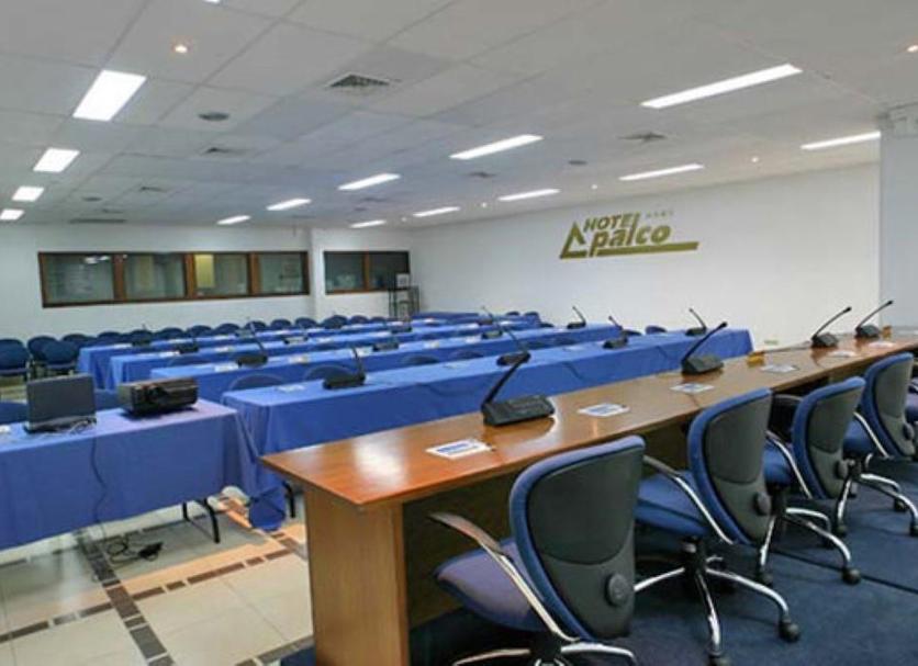 Ruang konferensi Foto