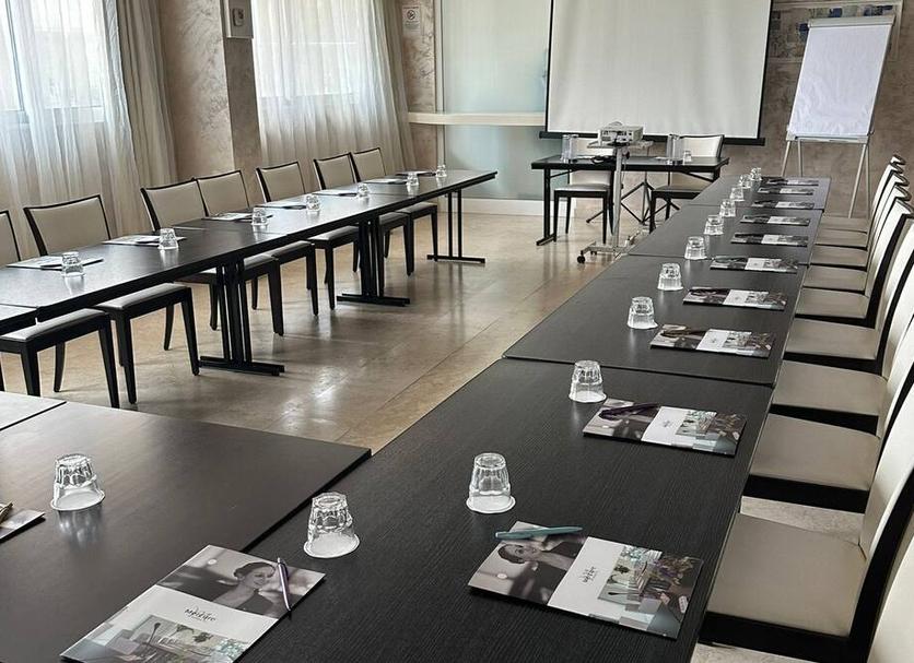 Ruang konferensi Foto