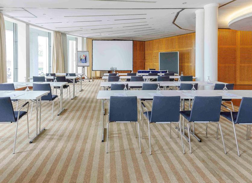 Ruang konferensi Foto