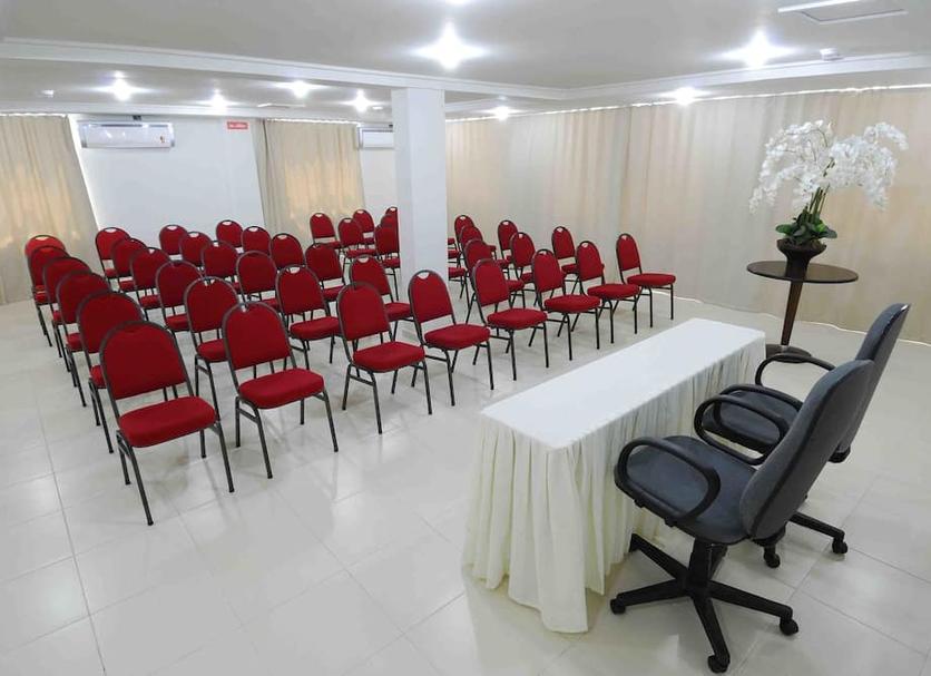 Ruang konferensi Foto