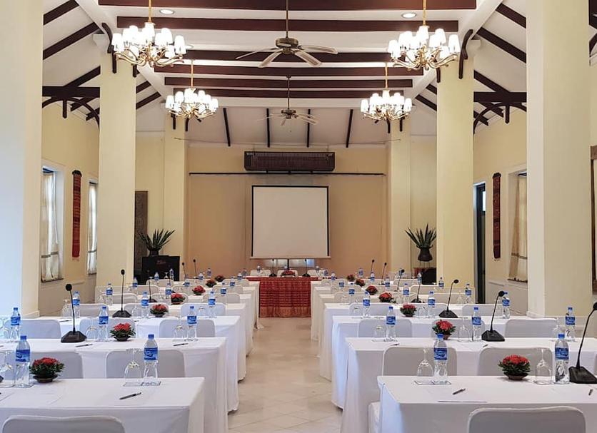 Ruang konferensi Foto