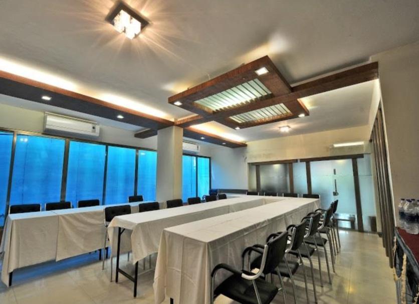 Ruang konferensi Foto