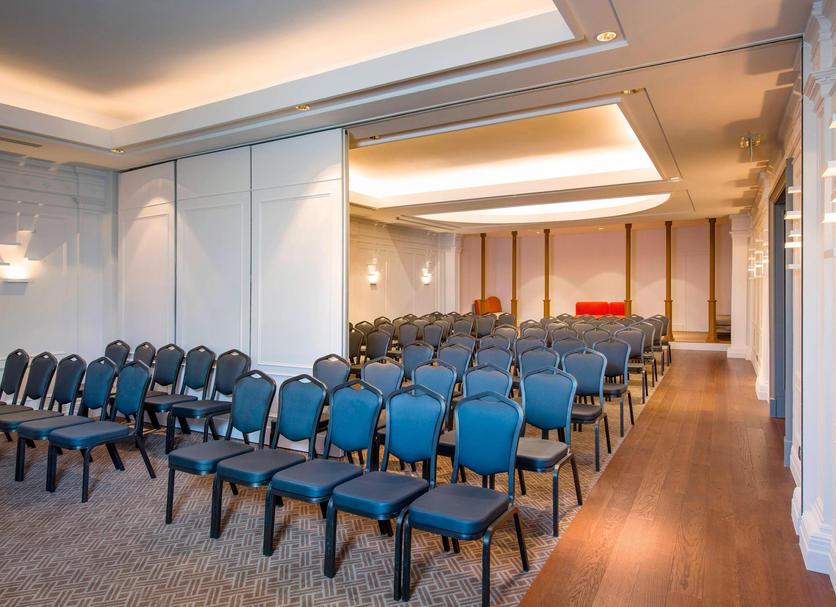 Ruang konferensi Foto