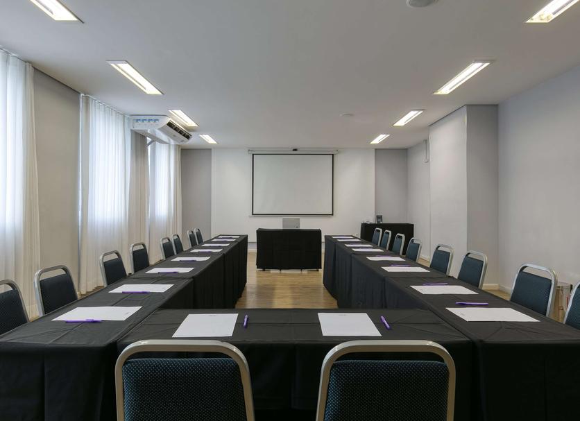 Ruang konferensi Foto