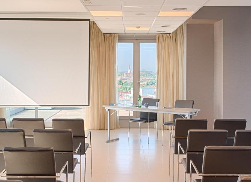 Ruang konferensi Foto