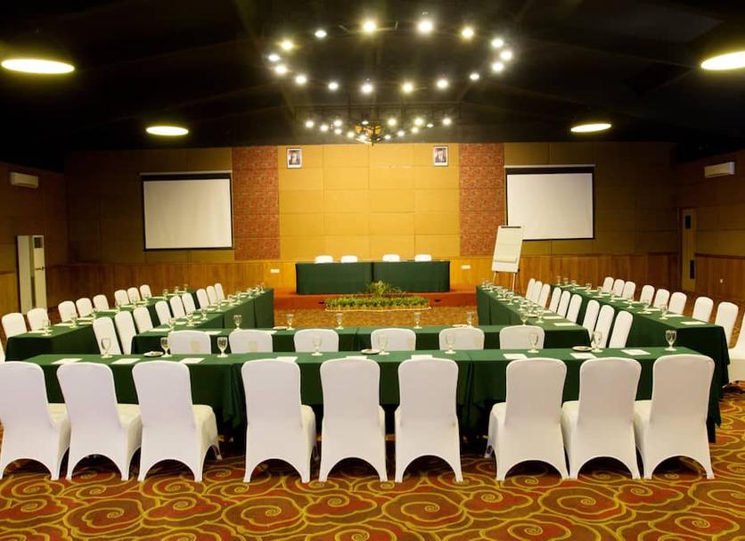 Ruang konferensi Foto