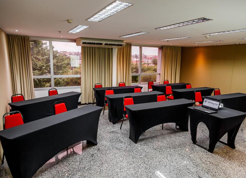 Ruang konferensi Foto