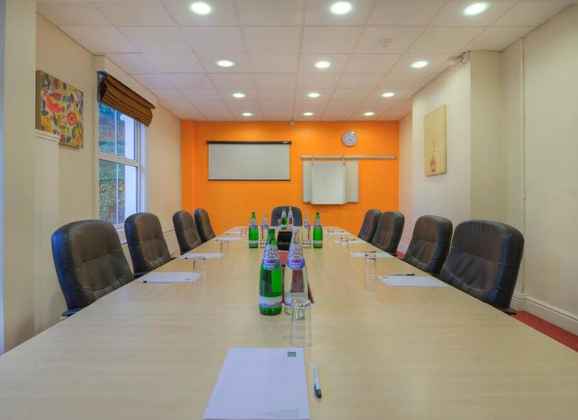 Ruang konferensi Foto