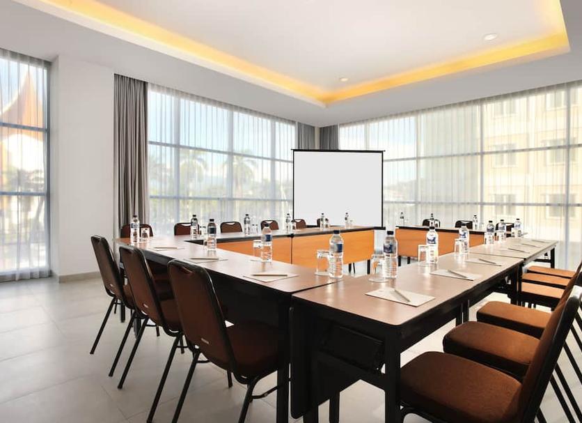 Ruang konferensi Foto