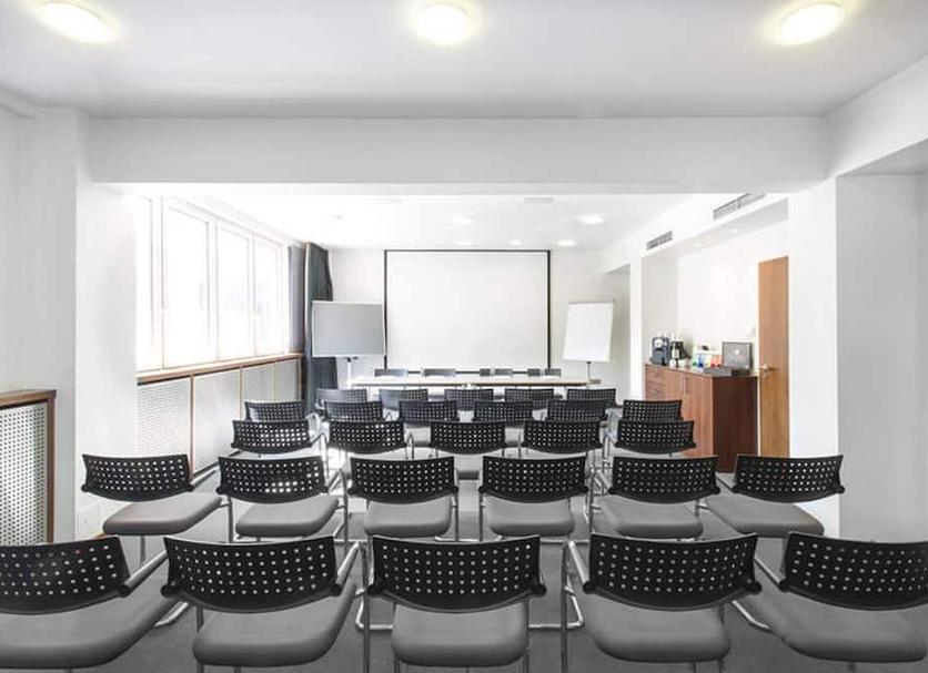 Ruang konferensi Foto