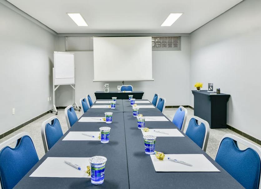 Ruang konferensi Foto