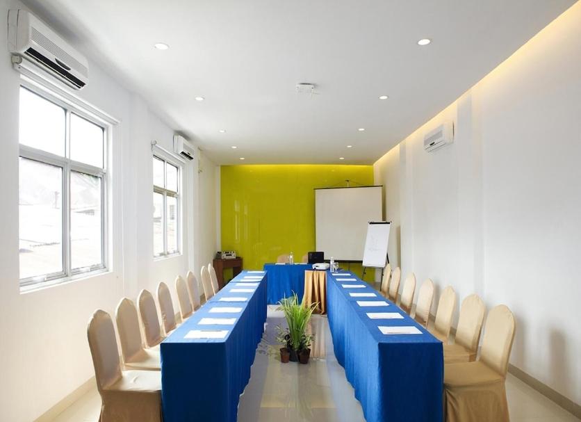 Ruang konferensi Foto