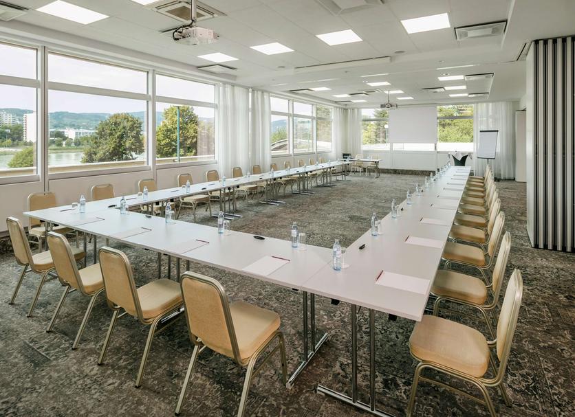 Ruang konferensi Foto