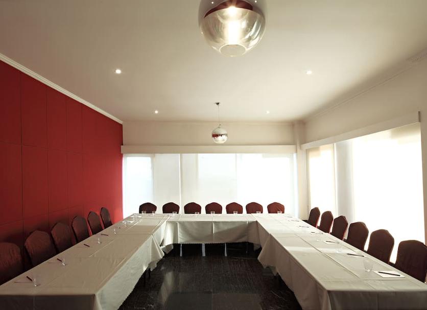 Ruang konferensi Foto