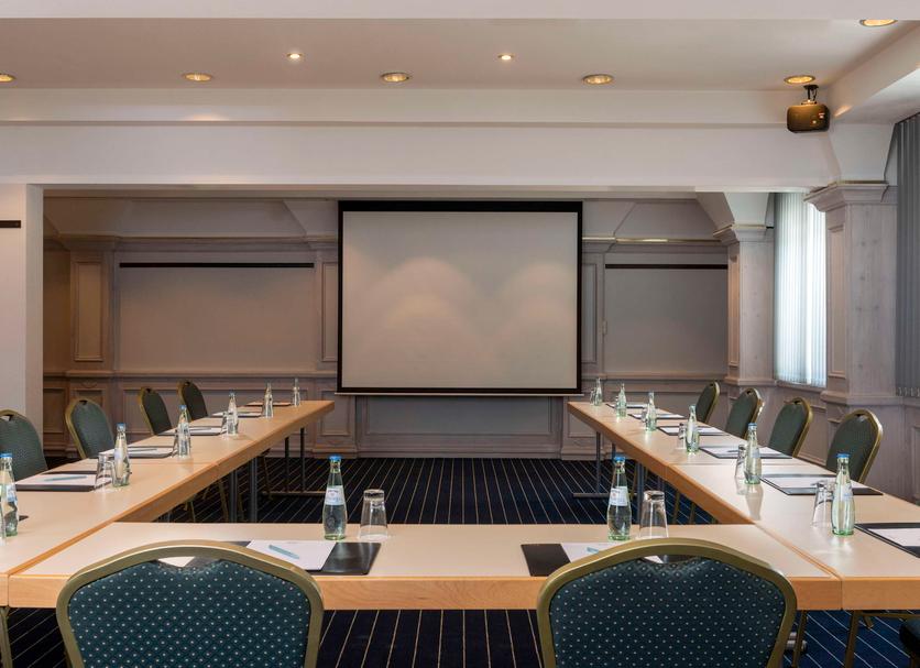 Ruang konferensi Foto
