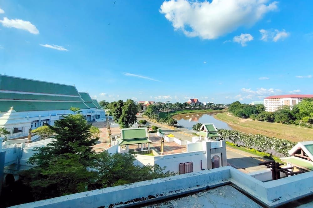 Pemandangan luar