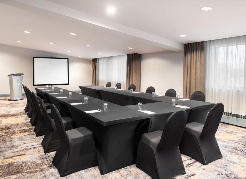 Ruang konferensi Foto