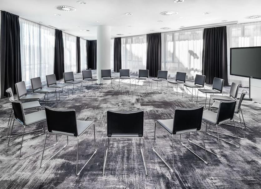 Ruang konferensi Foto