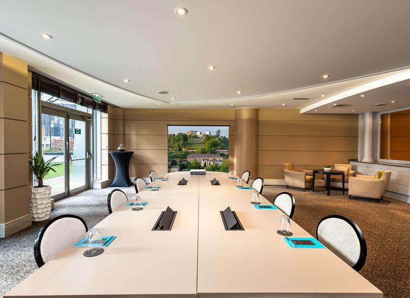 Ruang konferensi Foto