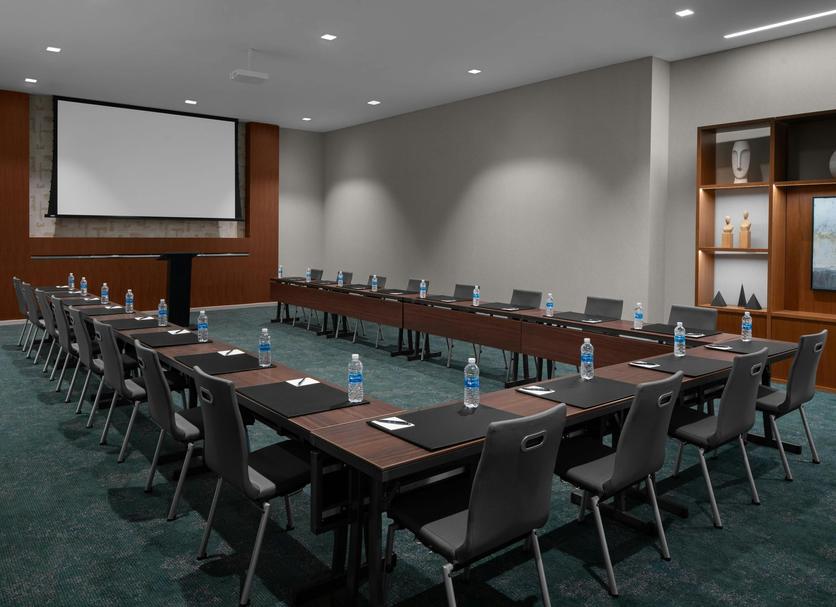 Ruang konferensi Foto