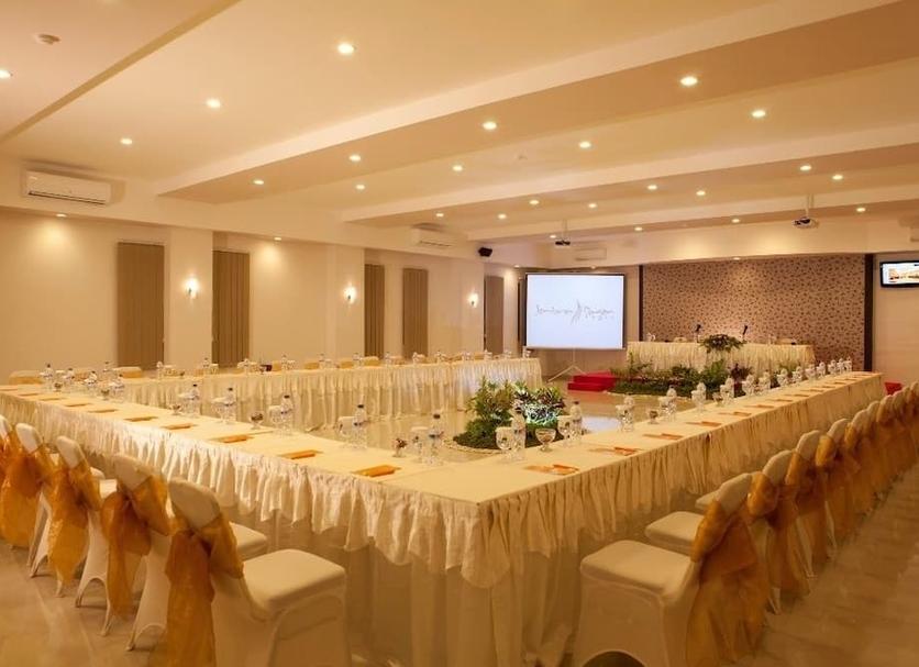 Ruang konferensi Foto