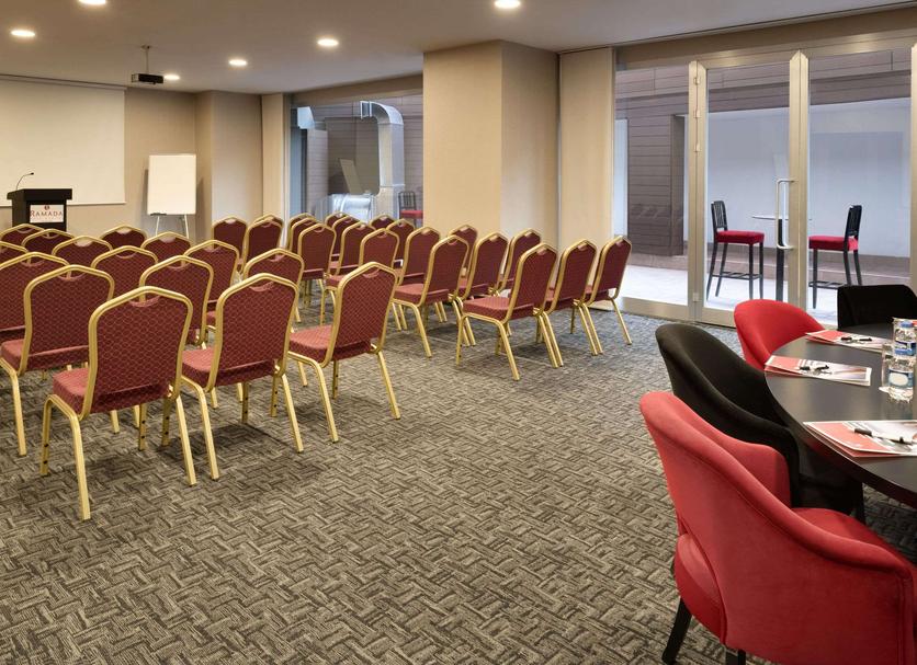 Ruang konferensi Foto