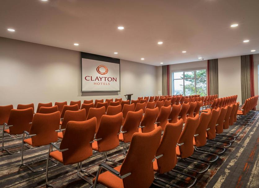 Ruang konferensi Foto