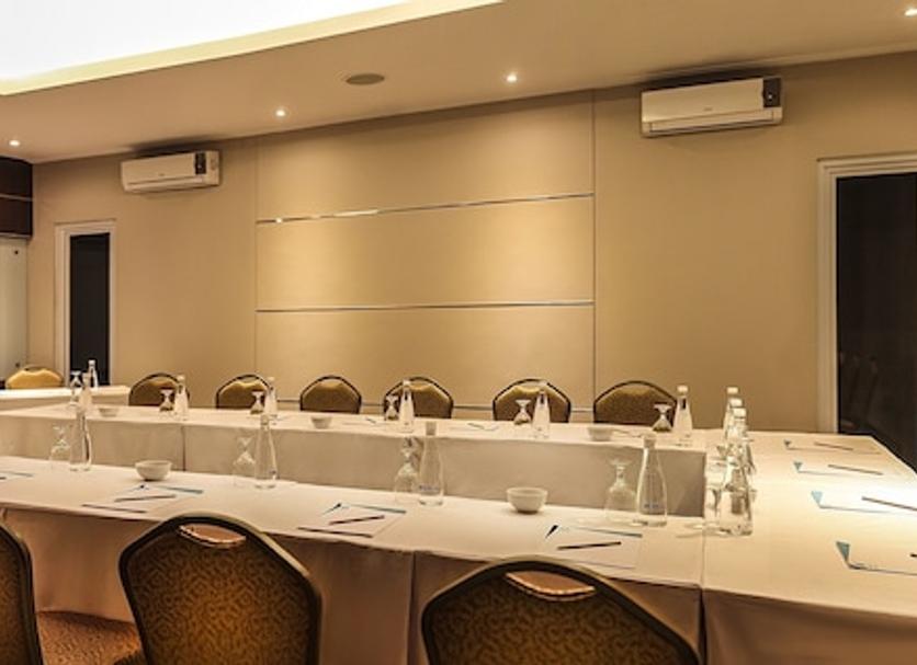 Ruang konferensi Foto