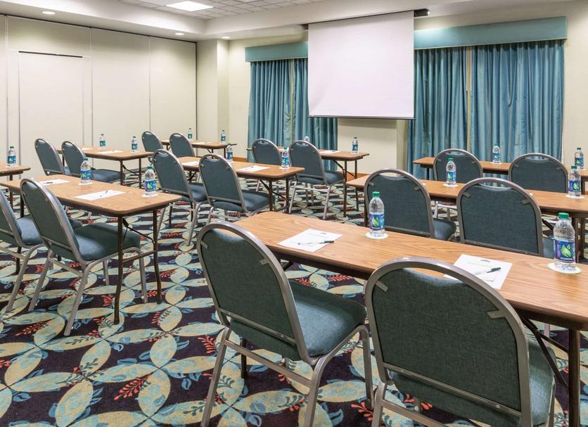 Ruang konferensi Foto