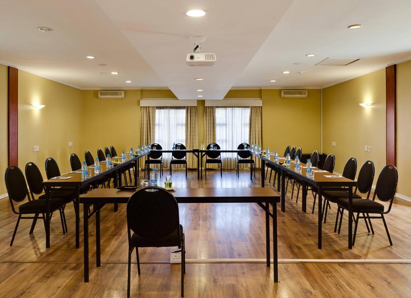Ruang konferensi Foto