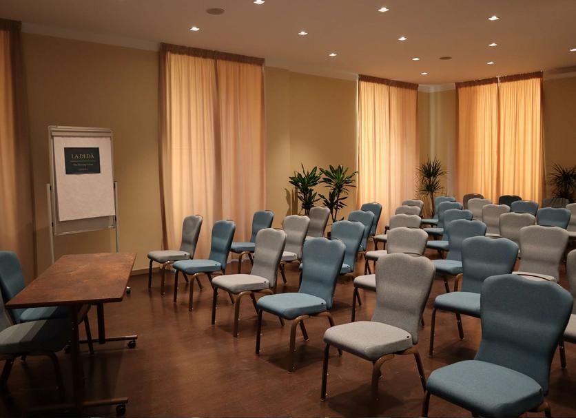 Ruang konferensi Foto