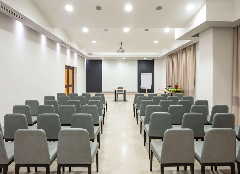 Ruang konferensi Foto