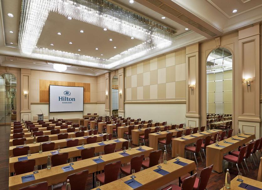 Ruang konferensi Foto