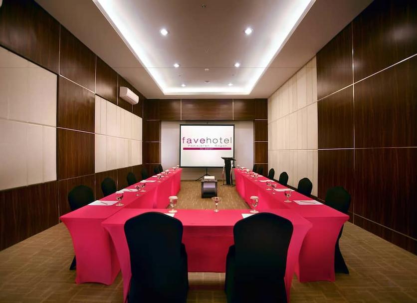 Ruang konferensi Foto