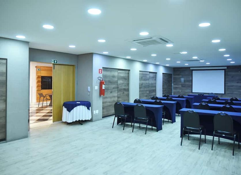 Ruang konferensi Foto