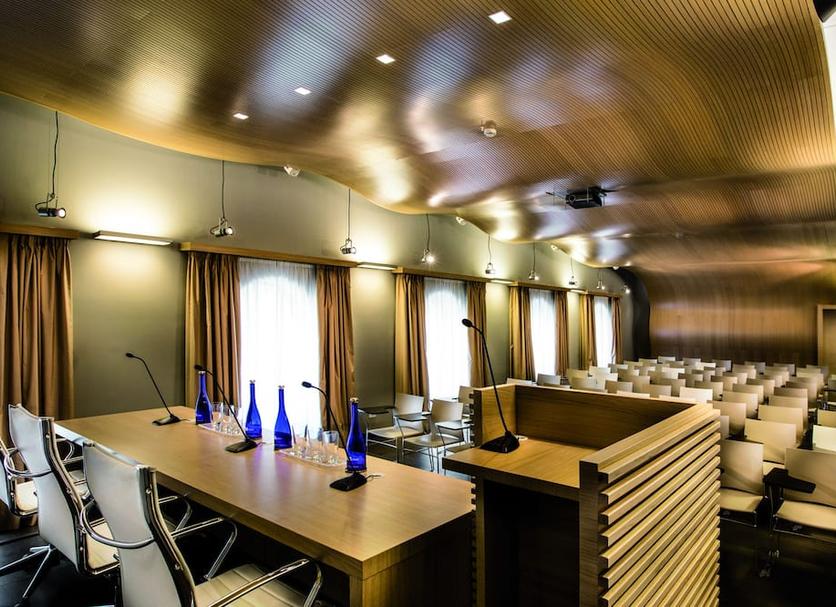 Ruang konferensi Foto
