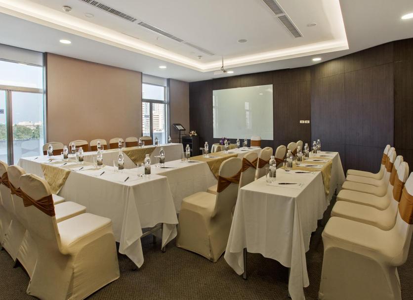 Ruang konferensi Foto