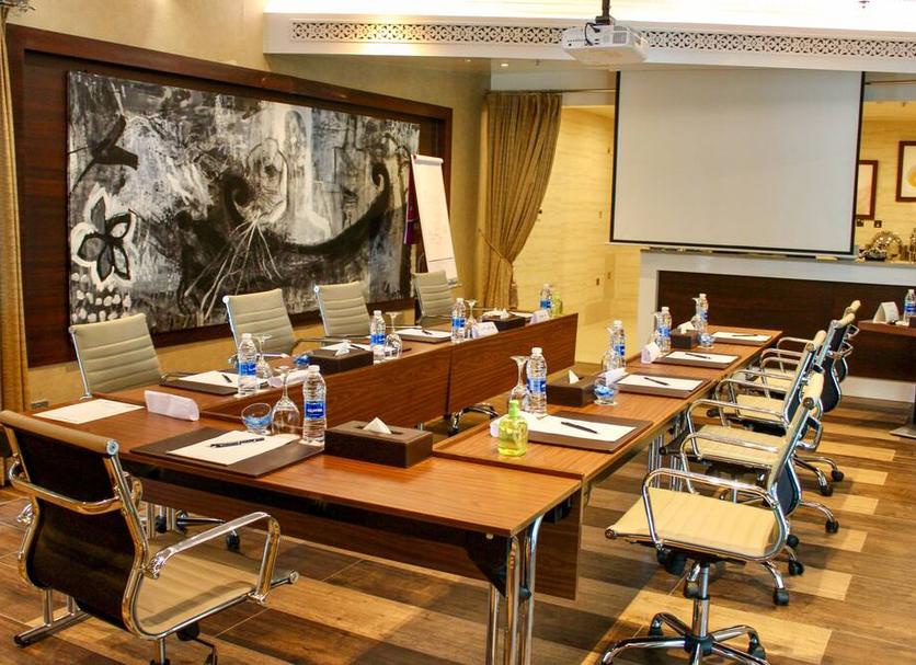 Ruang konferensi Foto