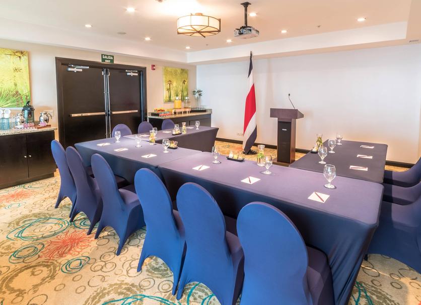 Ruang konferensi Foto