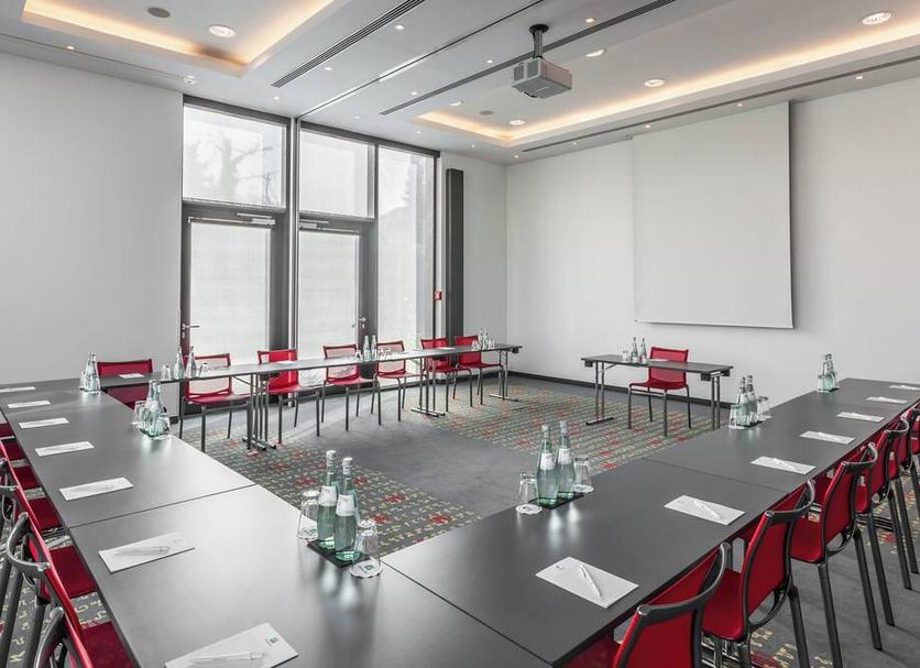 Ruang konferensi Foto