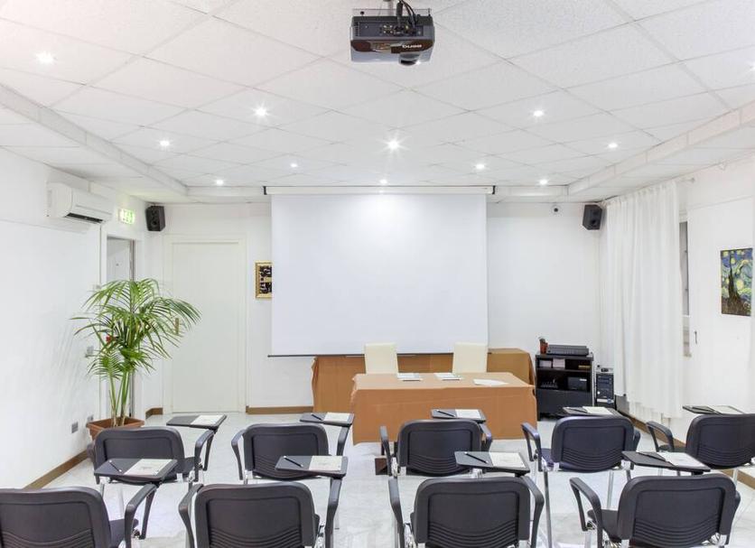 Ruang konferensi Foto