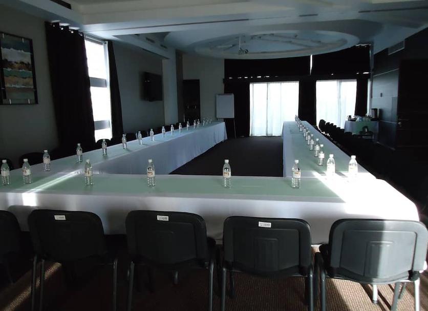Ruang konferensi Foto