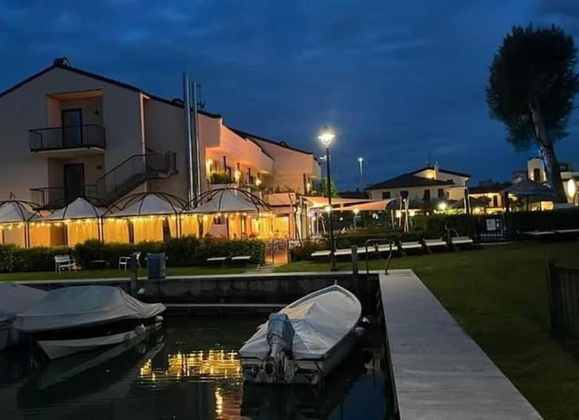 Pemandangan luar Foto