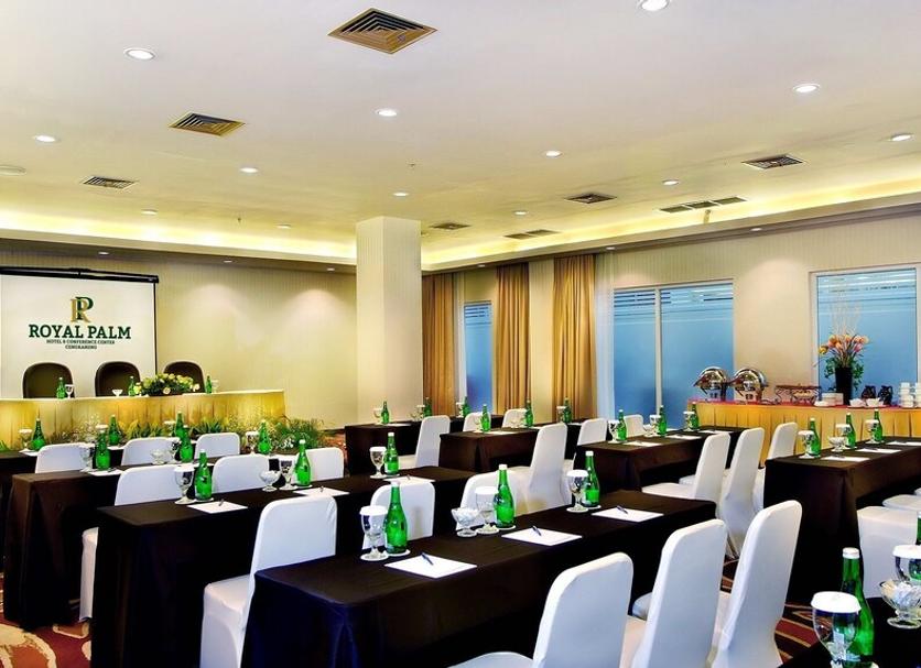 Ruang konferensi Foto