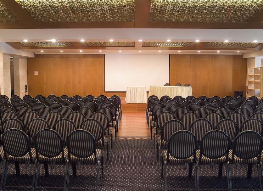 Ruang konferensi Foto