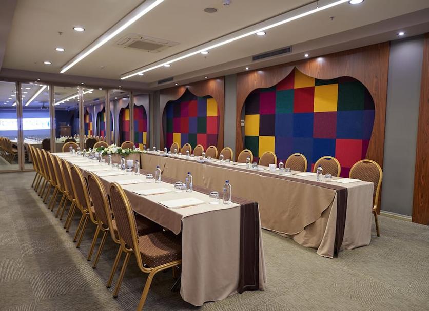 Ruang konferensi Foto