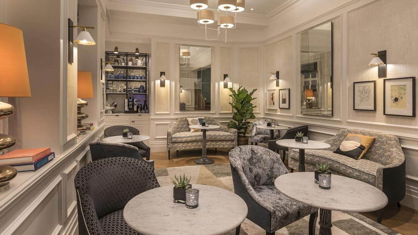 The Capital Hotel, Apartments & Townhouse