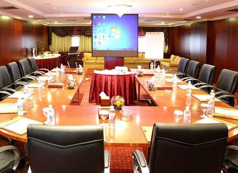 Ruang konferensi Foto